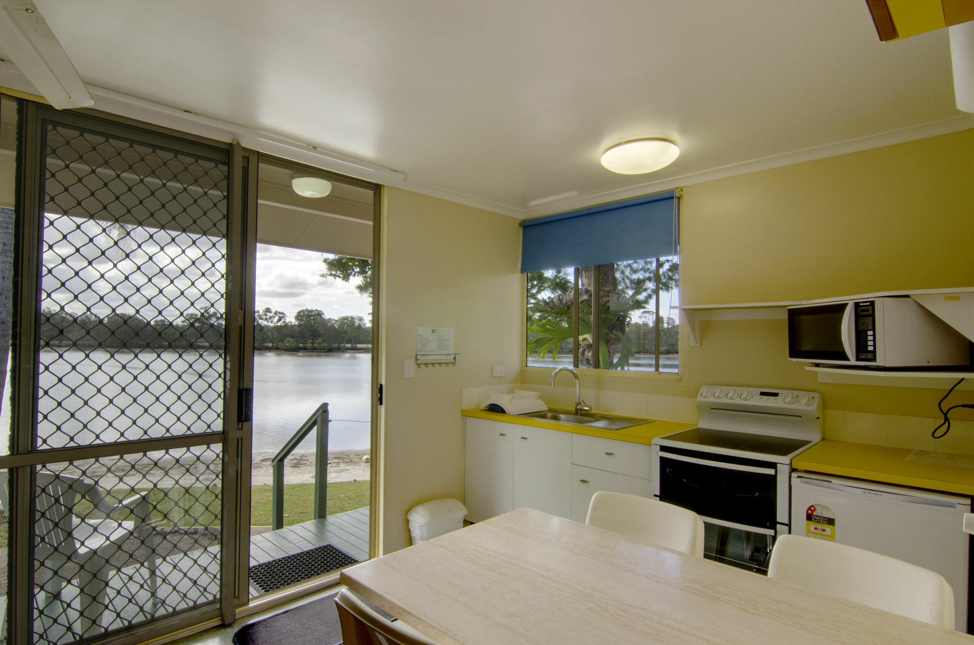 Maroochy Waterfront Motel Sunshine Coast Exterior photo